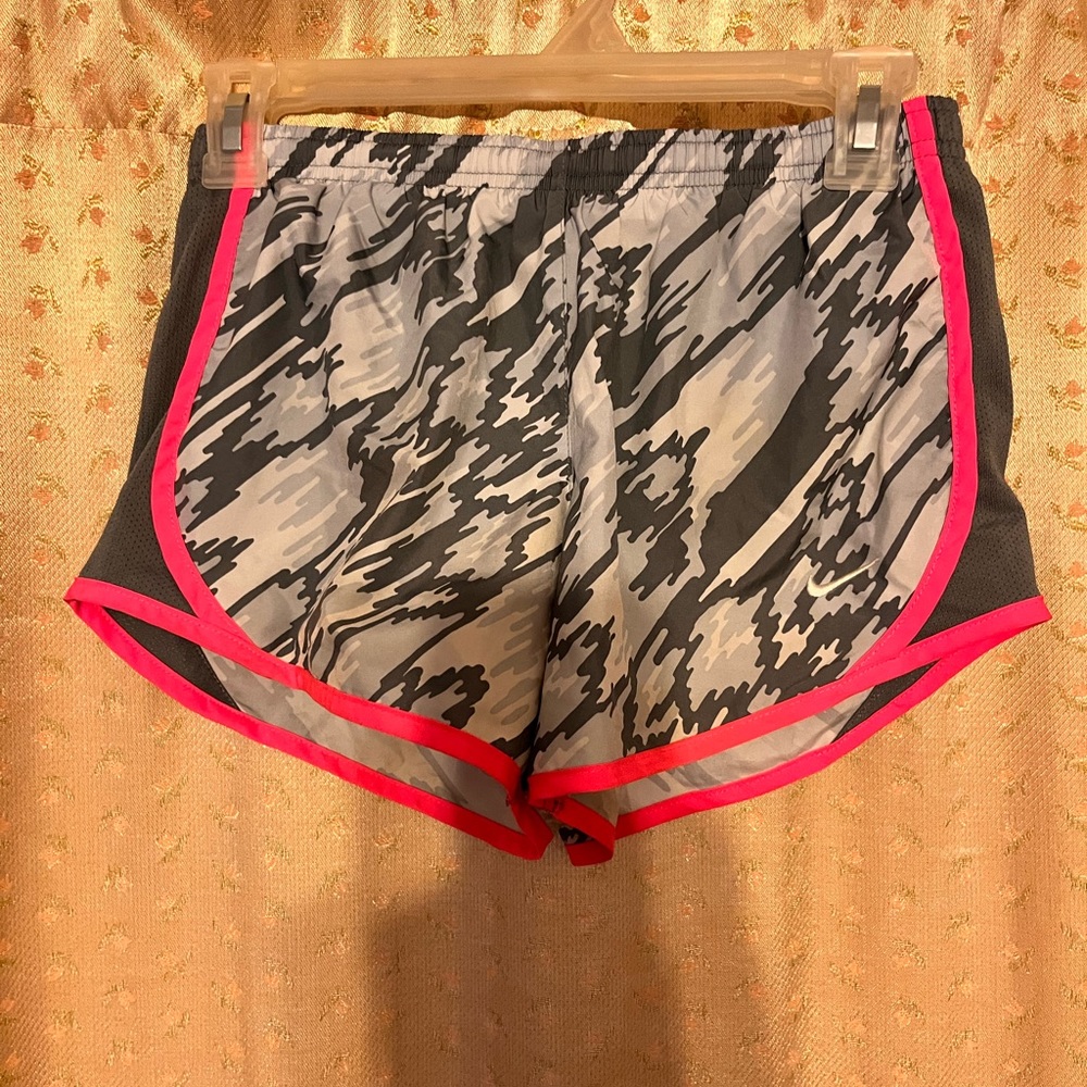 Nike running shorts, kids’ Medium